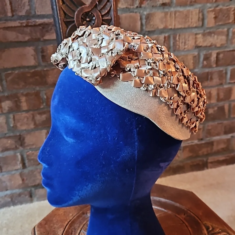 Vintage lovely grass and fabric ladies hat. Gladys & Belle NY 1940's or 50's - Picture 1 of 7